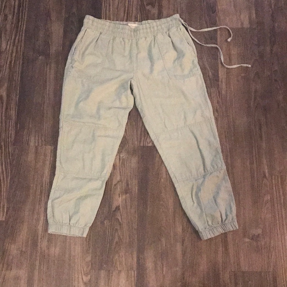 Calvin Klein light green stretchy capris